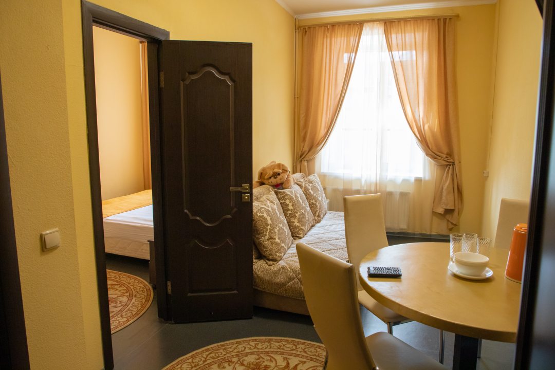 Четырехместный (Семейный двухкомнатный номер) отеля Yellow, Санкт-Петербург