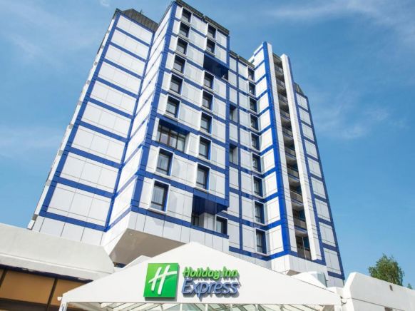 Отель Holiday Inn Express Moscow-Khovrino, Москва