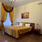 Двуспальная кровать