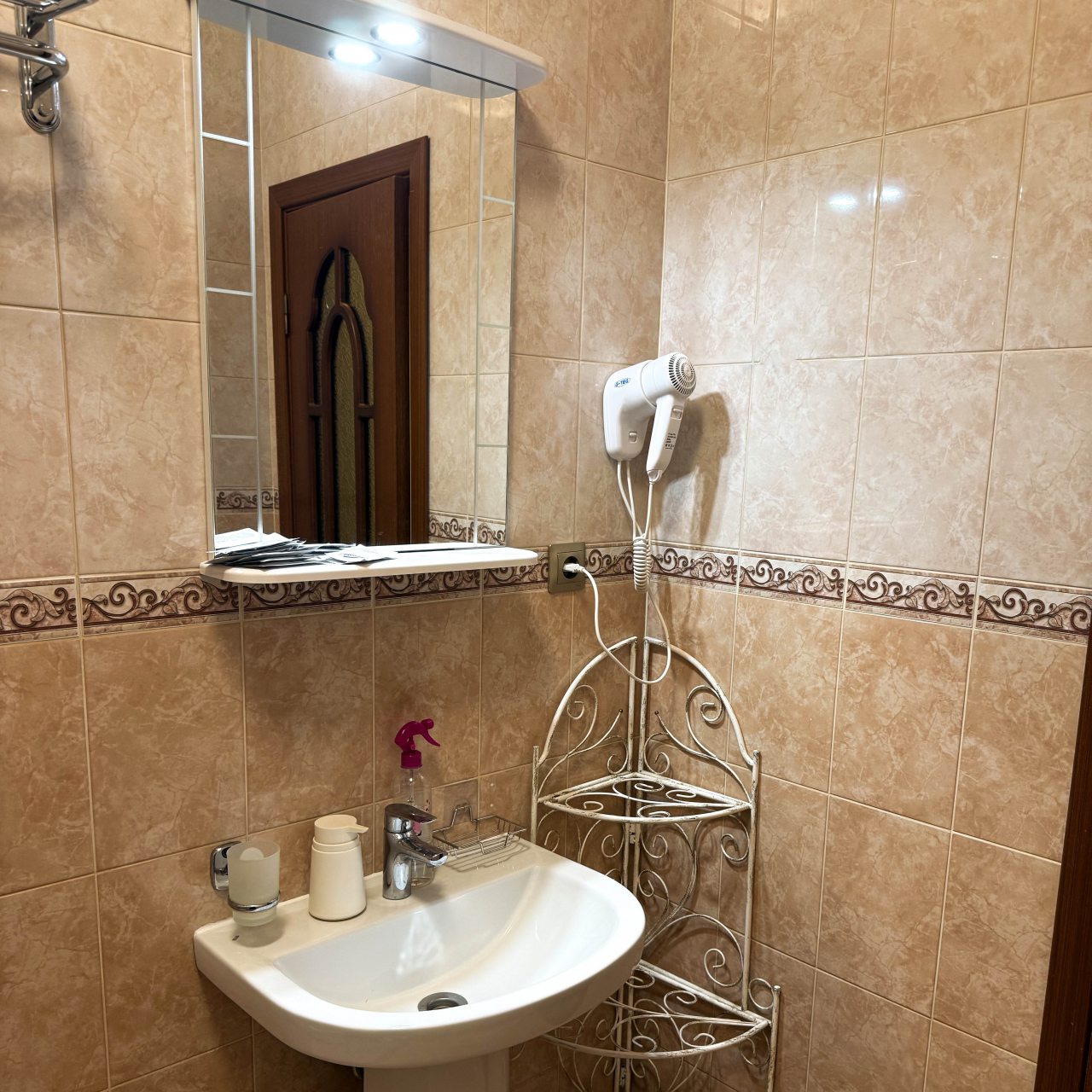 Фен, зеркало