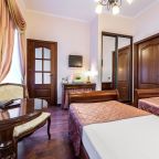 Номер (Улучшенный с 2 кроватями), Отель Времена Года