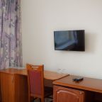 Уютный номер с двуспальной кроватью, ТВ и Wi-Fi.