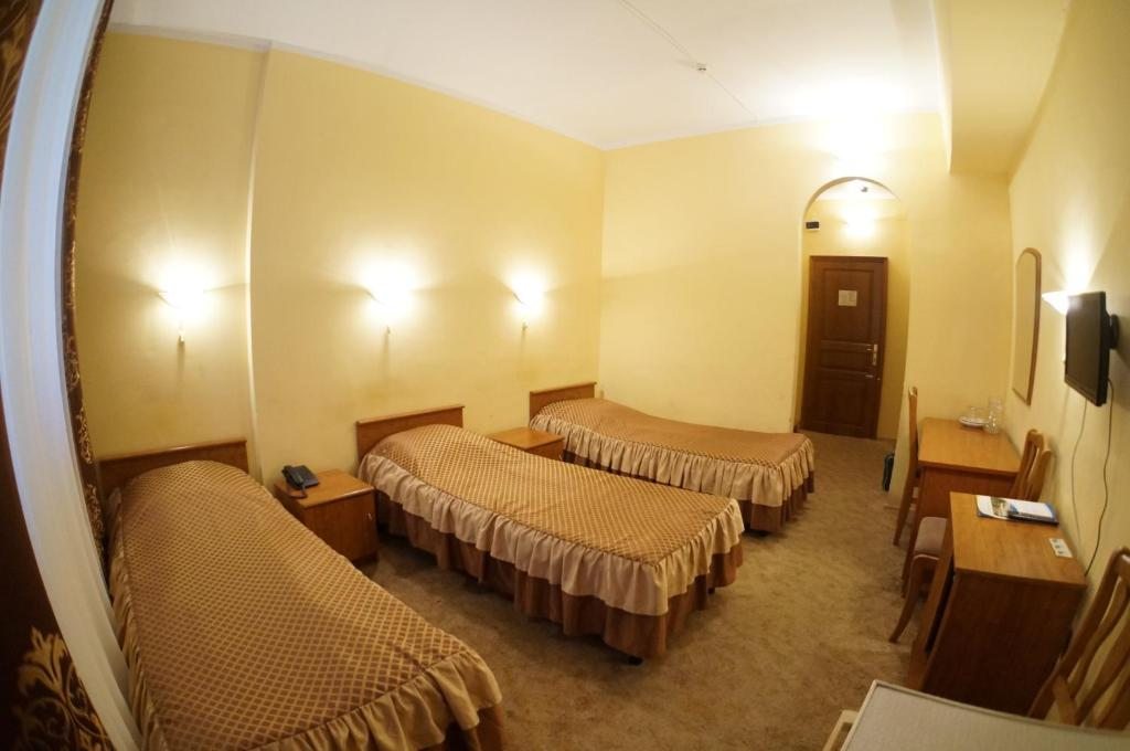 Трехместный (Стандартный трехместный номер) гостиницы Приморская, Сочи