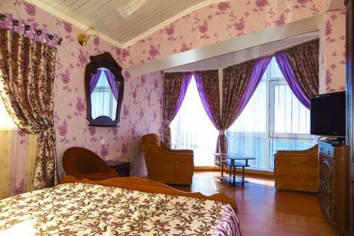 Четырехместный (Апартаменты с видом на море (для 4 взрослых)) гостевого дома Кавказ, Ольгинка