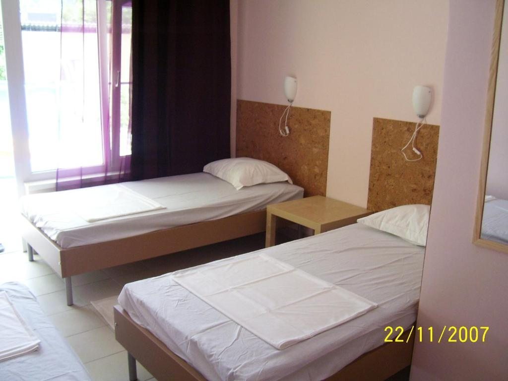 Двухместный (Стандартный двухместный номер с 1 кроватью или 2 отдельными кроватями и балконом) гостевого дома Архос, Архипо-Осиповка