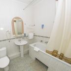 Ванная комната в номере гостиничного комплекса Сокол в Саратове