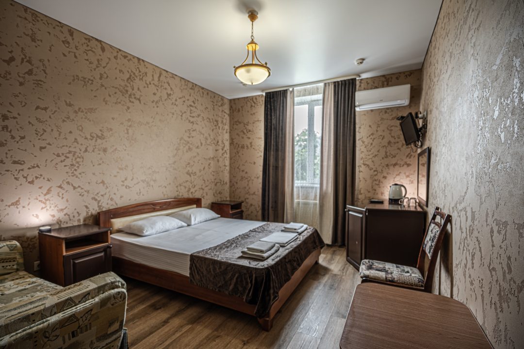 Двухместный (Двухместный номер с 1 кроватью и собственной ванной комнатой) гостевого дома Изумруд, Геленджик