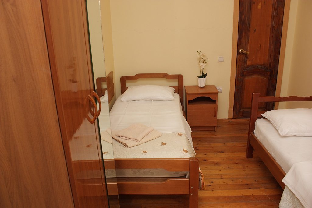 Двухместный (Стандарт с 2 односпальными кроватми) гостевого дома Максим на Старшинова, Геленджик
