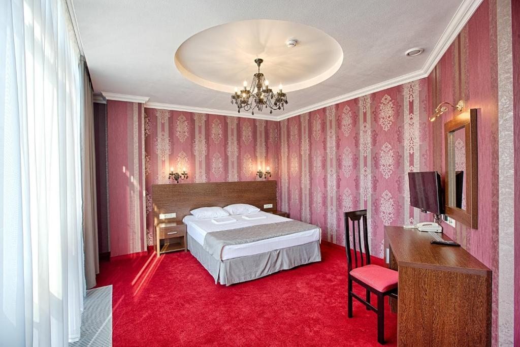 Двухместный (Улучшенный двухместный номер с 1 кроватью) отеля Соната, Сочи