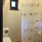 Ванная комната в номере базы отдыха Ручеек, Джубга 
