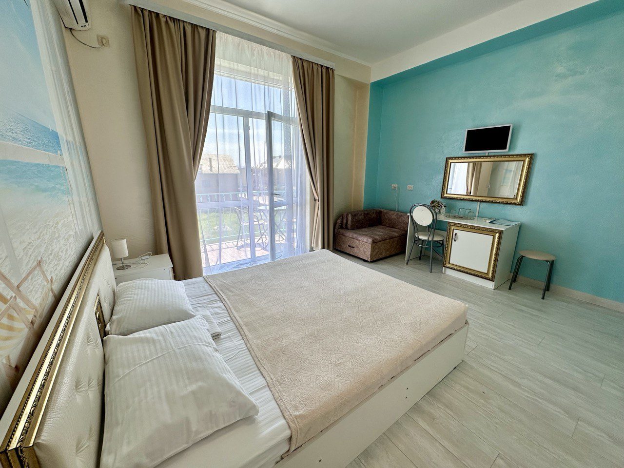 Двухместный (Комфорт ПЛЮС с балконом), Гостевой дом Волна