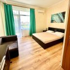 Двухместный (Комфорт ПЛЮС с балконом), Гостевой дом Волна