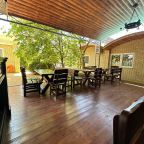 Бар у бассейна, Гостевой дом Волна