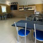 Столовая и место для просмотра кино и игр