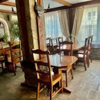 Высокий стул, Гостевой дом Атриум