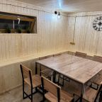 Сауна с гостевой комнатой и купелью.