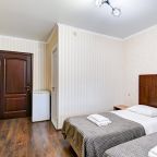 Двухместный (Двухместный с раздельными кроватями 3−4 этаж), Гостевой дом Белая Лилия