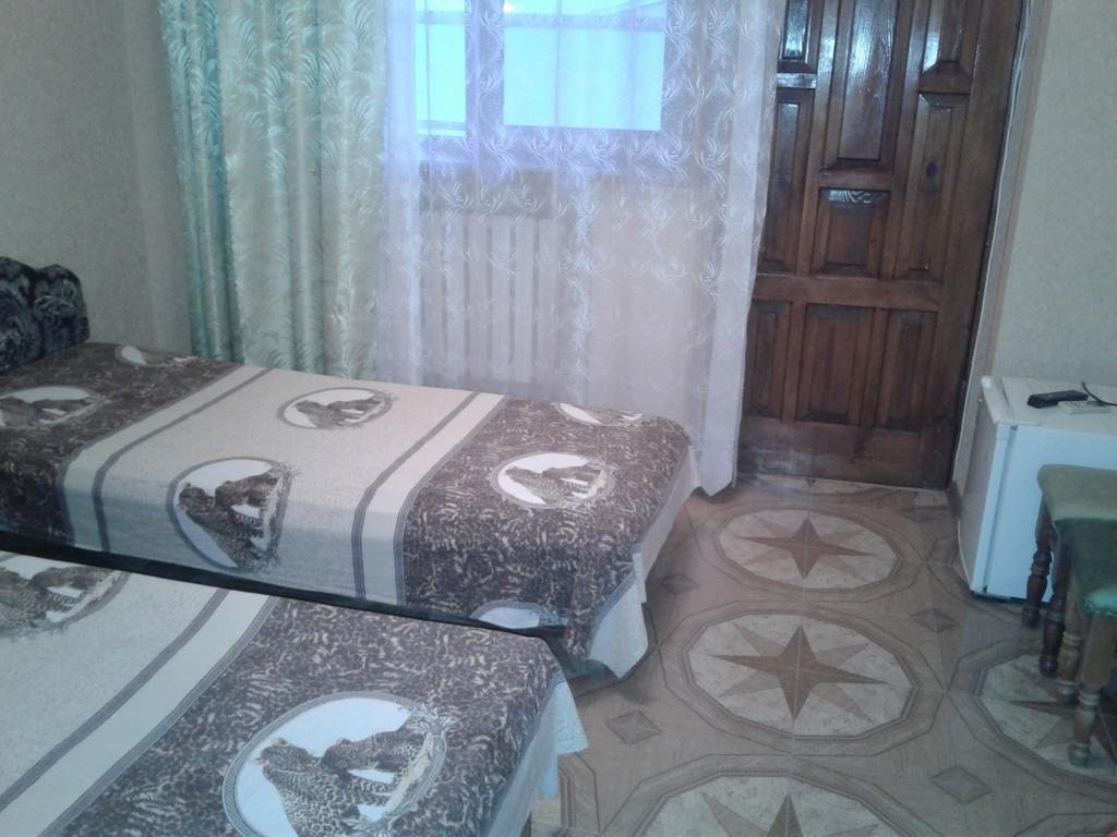 Двухместный (Двухместный номер с 2 отдельными кроватями и балконом) гостевого дома Солнечный Адлер
