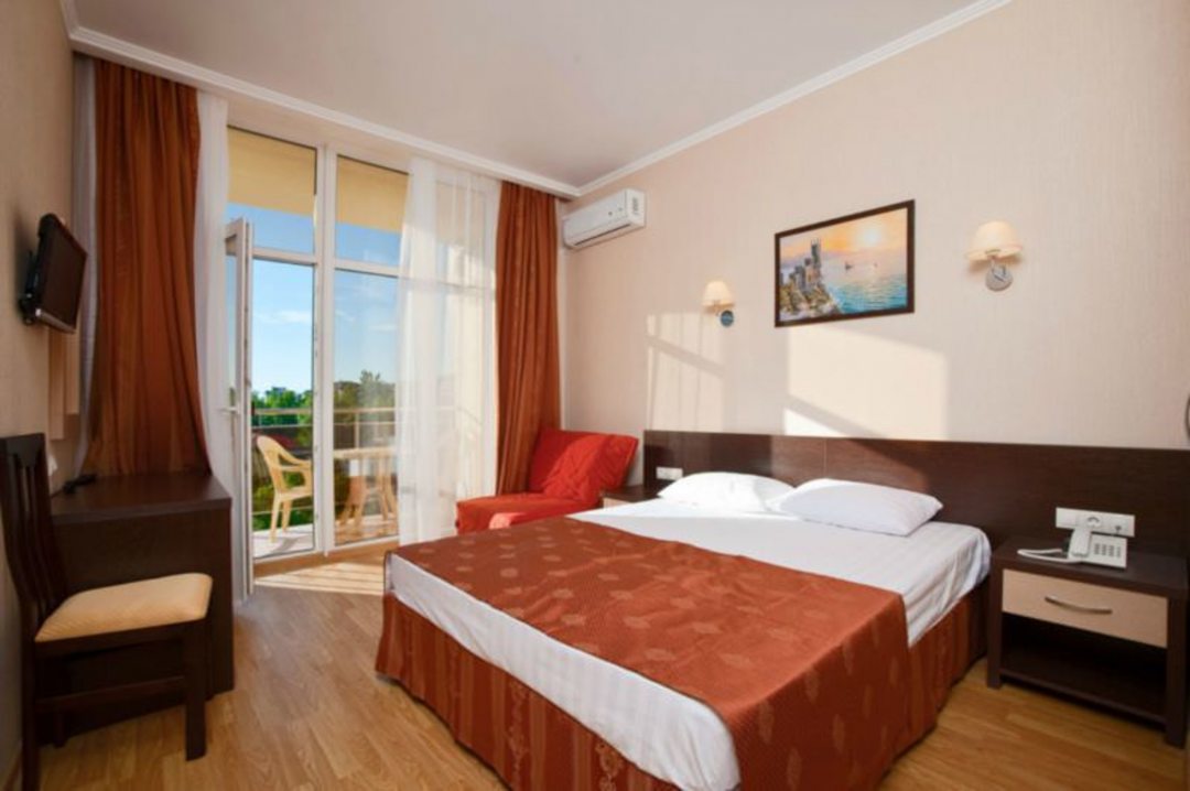 Двухместный (Стандартный номер с одной или двумя кроватями и боковым видом на море) гостиницы Адмирал, Адлер