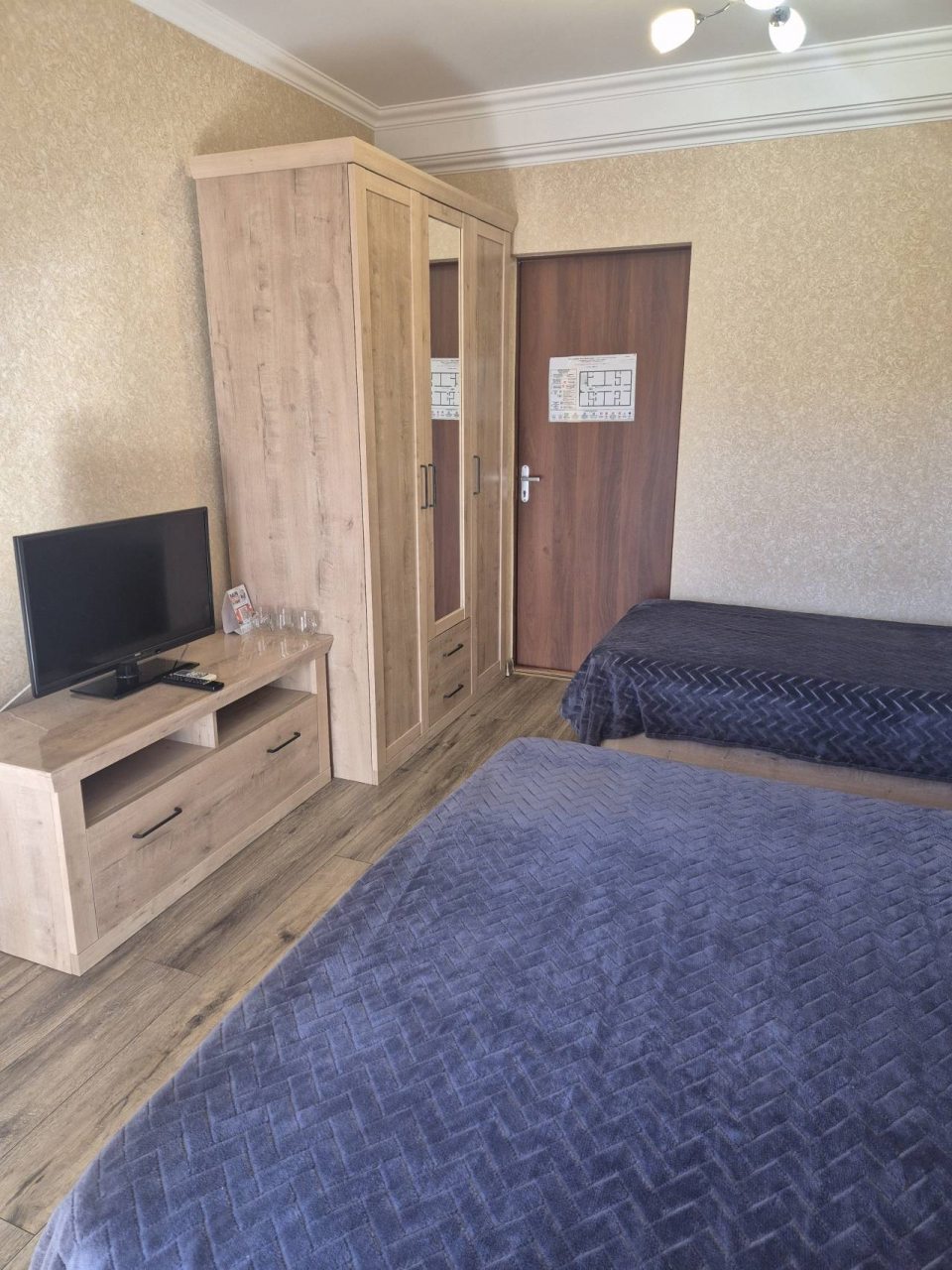 Трёхместный и более (Комфорт с балконом), Гостевой дом Алиса