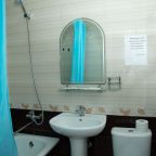 Трехместный (Номер "СТАНДАРТ" с двуспальной кроватью и балконом), Гостевой дом Алиса
