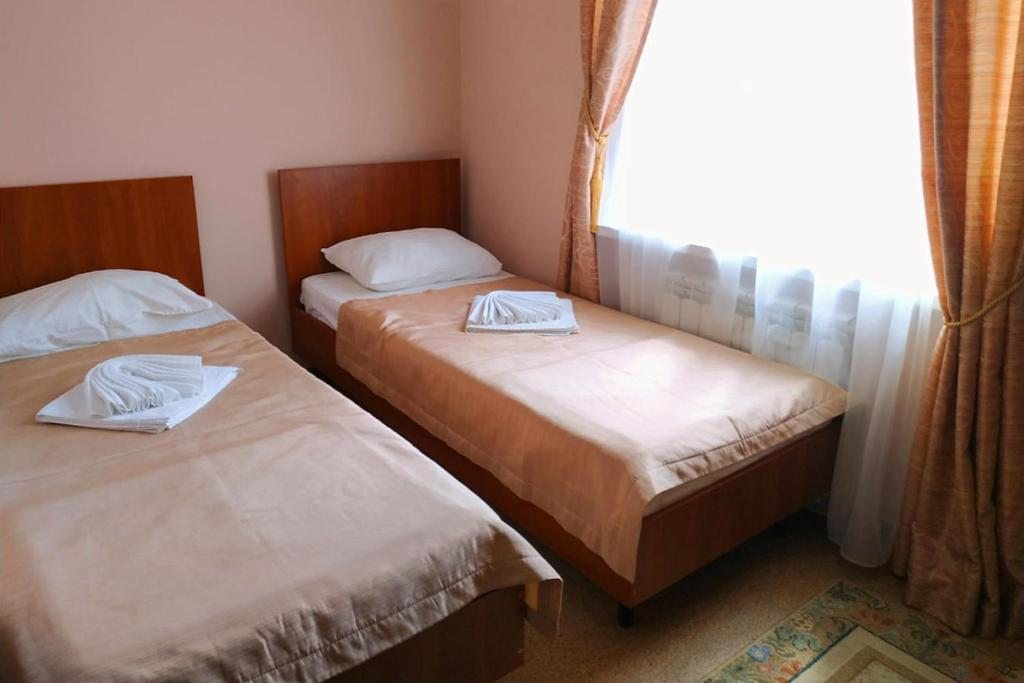 Двухместный (Двухместный номер с 2 отдельными кроватями и душем) гостевого дома на Самбурова 211, Анапа