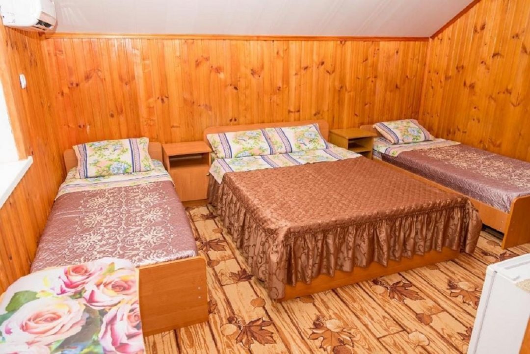 Четырехместный (Четырехместный номер с общей ванной комнатой) гостевого дома Ника на Новороссийской, Анапа