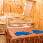 в номере: холодильник, телевизор, кондиционер, душ и туалет