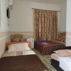 в номере: холодильник, телевизор, кондиционер, душ и туалет