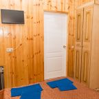 в номере: холодильник, телевизор, кондиционер, душ и туалет