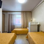 в номере: холодильник, телевизор, кондиционер, душ и туалет