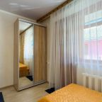 в номере: холодильник, телевизор, кондиционер, душ и туалет