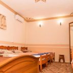 в номере: холодильник, телевизор, кондиционер, душ и туалет