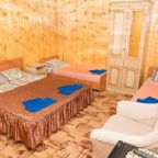 в номере: холодильник, телевизор, кондиционер, душ и туалет