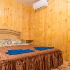 в номере: холодильник, телевизор, кондиционер, душ и туалет