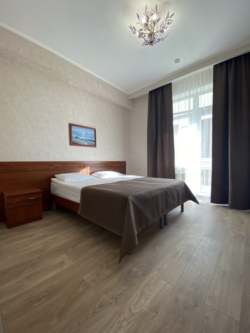 Двухместный (С 1 кроватью или 2 отдельными кроватями и балконом) отеля Богородск, Адлер