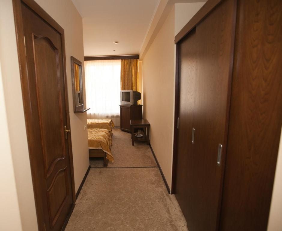 Двухместный (Двухместный номер с 2 отдельными кроватями и балконом) отеля Вилла Риф, Адлер