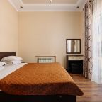 Апартаменты (Апартаменты с отдельной спальней , балконом, кухней до 4 гостей), Гостевой дом Золотая подкова