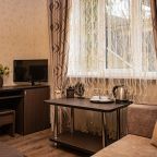 Трехместный (Комфорт трехместный с двуспальной кроватью и доп.местом), Гостевой дом Золотая подкова