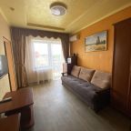 Люкс (Люкс), Гостевой дом Юнона