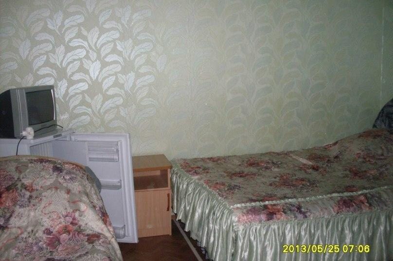 Трехместный (Бюджетный трехместный номер) гостевого дома Надежда на Лермонтова, Витязево