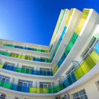 Фасад здания гостиничного комплекса «Лайм».