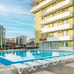 Бассейн с подогревом, Отель Relax All Inclusive