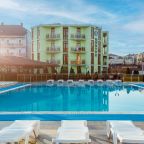 Бассейн с подогревом, Отель Relax All Inclusive