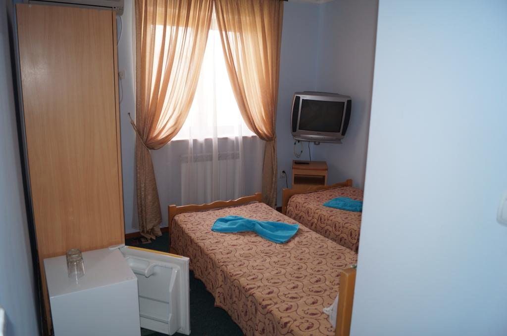 Двухместный (Стандартный двухместный номер с 2 отдельными кроватями) гостевого дома Троя, Витязево