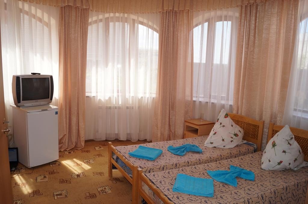 Двухместный (Стандартный двухместный номер с 2 отдельными кроватями и видом на море) гостевого дома Троя, Витязево