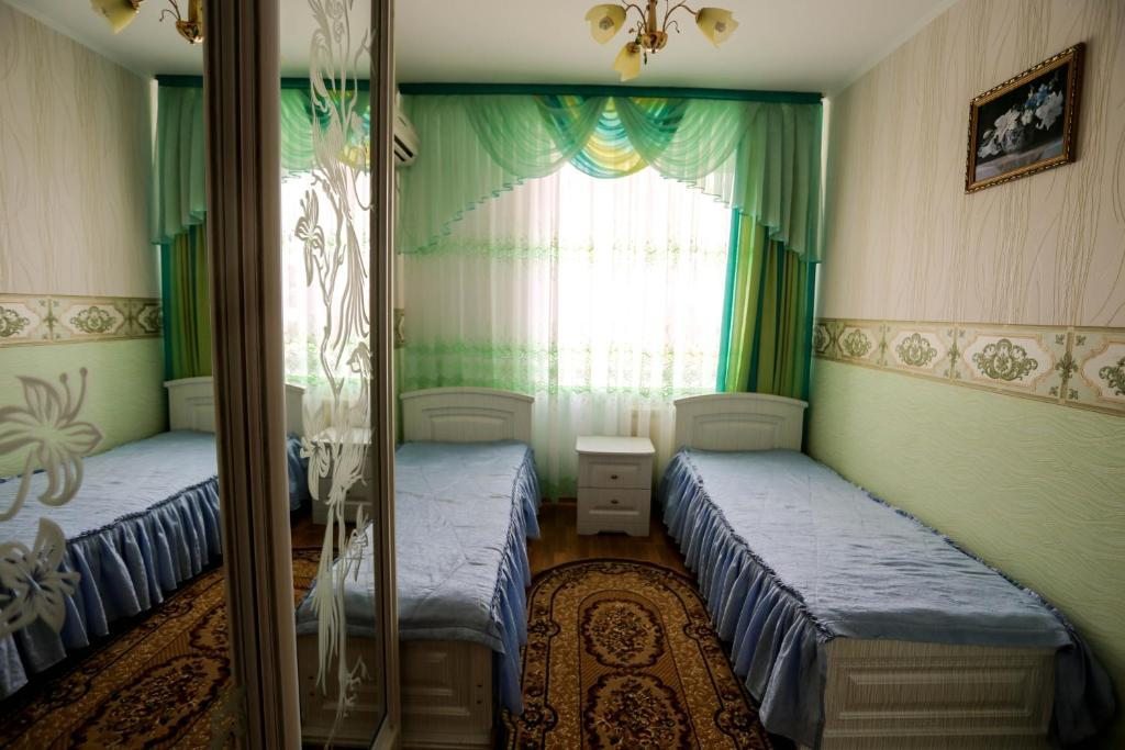 Двухместный (Стандартный двухместный номер с 2 отдельными кроватями) гостиницы Синяя Крыша, Благовещенская