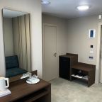 Номер (Однокомнатный номер с диваном и балконом в корпусе Магнолия 2), Отель Магнолия