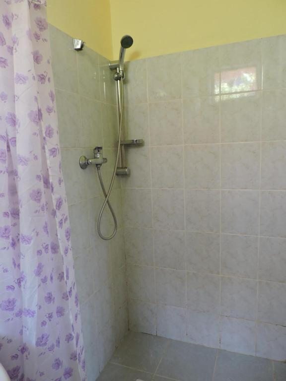 Двухместный (Двухместный номер с 1 кроватью и собственной ванной комнатой) гостевого дома Остров Сокровищ, Лоо