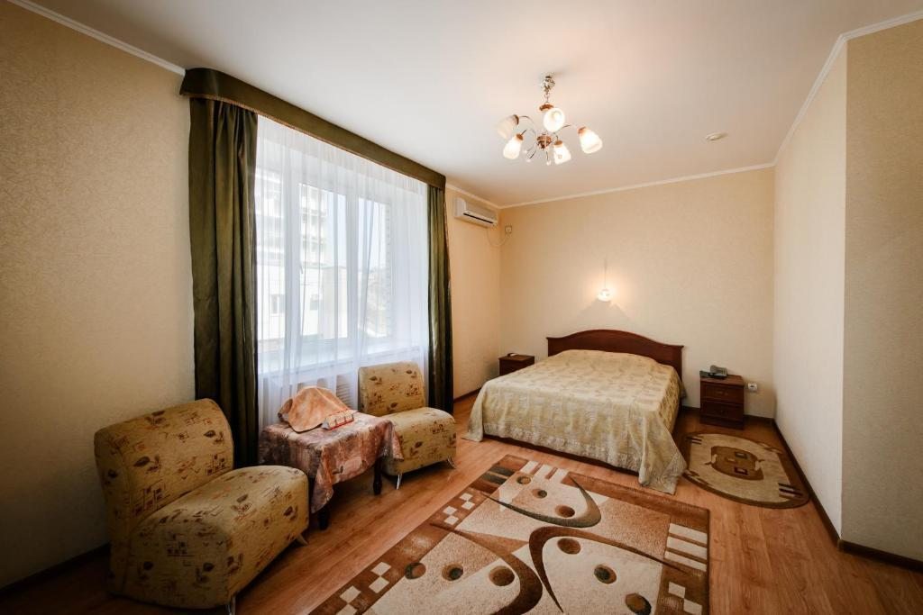 Двухместный (Стандартный двухместный номер с 1 кроватью) отеля Экспромт, Новороссийск